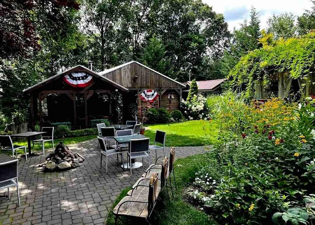 Tree House Tavern : Menu, Photo