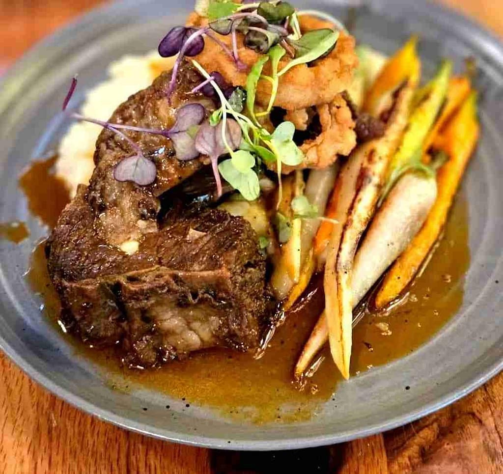 Tree House Tavern : Menu, Photov