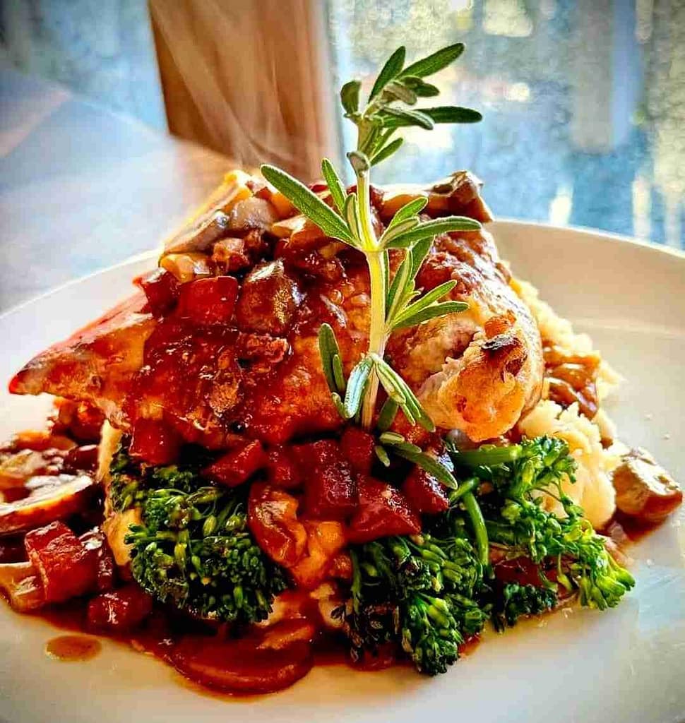 Tree House Tavern : Menu, Photo